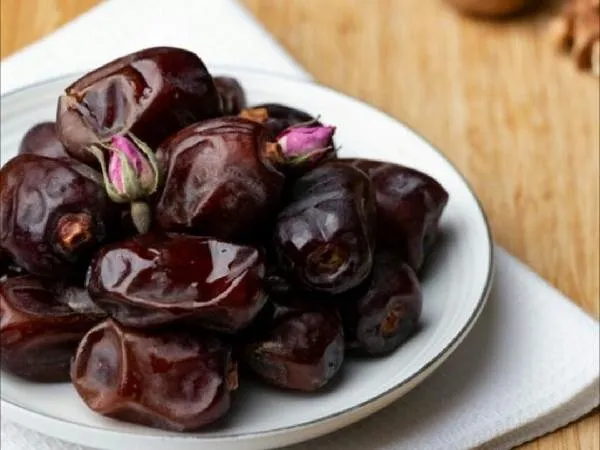 خرید خرما مضافتی بم صادراتی با قیمت استثنایی