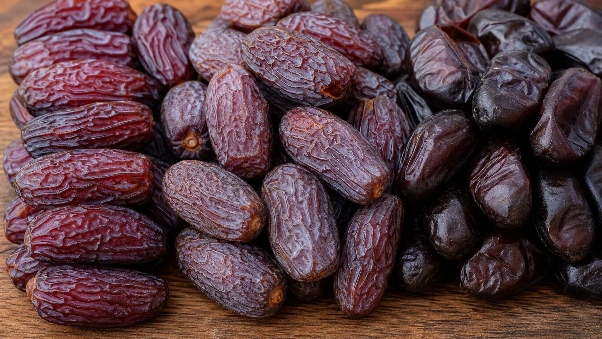 خرما پیارم اصل بافت نیمهخشک و منشأ معتبر